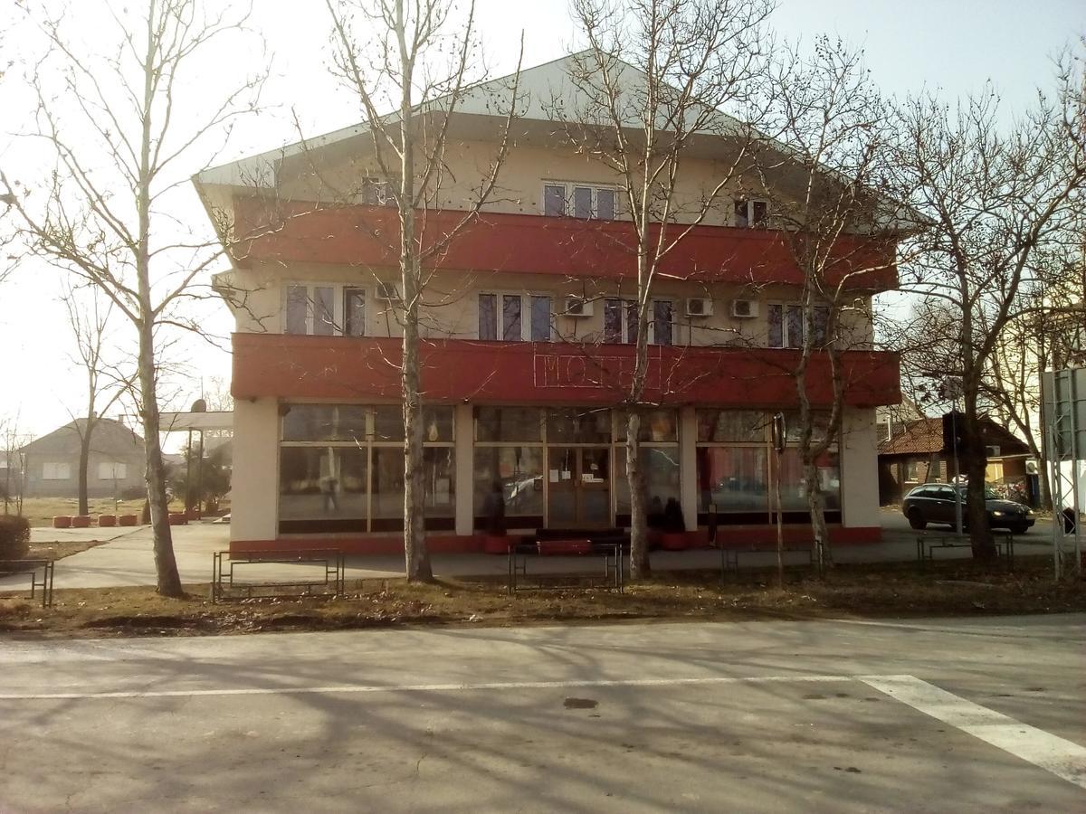 Restoran Sa Prenocistem Zitiste Exterior foto
